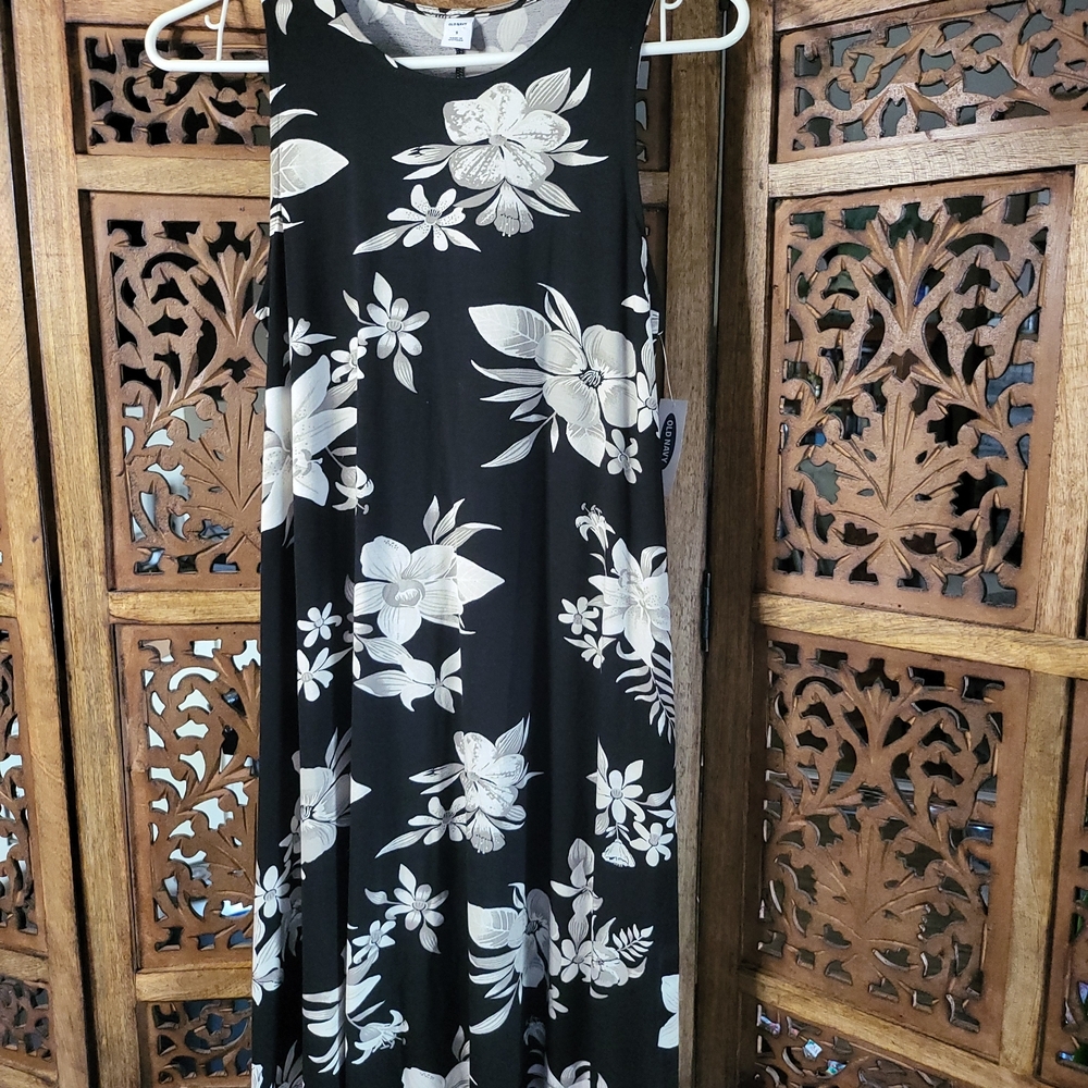 Old Navy Black and White Floral Midi Dress